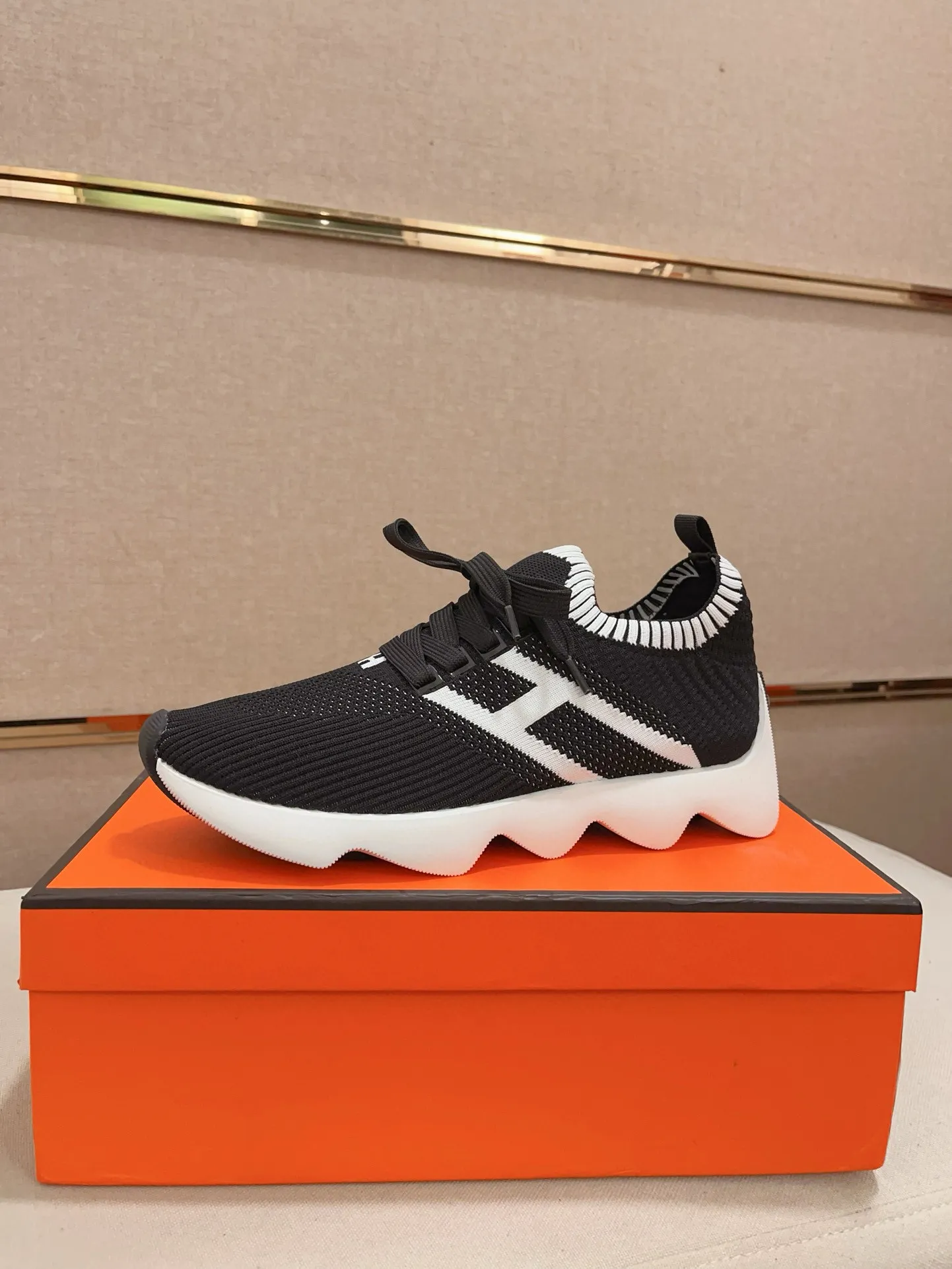 Men's clothing and shoes💰: 420💰《HERMES》【Classic Original Version】Hermès; top 🔝purchasing agent🔍🔍men's latest 🇺🇸 counters are on sale at the same time, original fly-knit fabric imported from Italy is exquisite in workmanship (Italian 🇮🇹Imported water-dyed 🐂cowhide lining) sole: original sole provided by the original factory, ⚠️exclusive double-layer activity·TPR·rubber·combined molded outsole; Code number: 38-44 (45/46 can be customized, non-refundable)